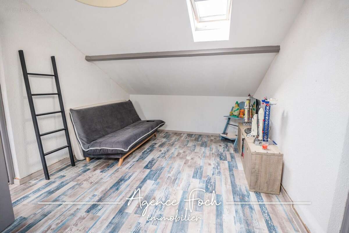 Maison 180 m² à Odos  - photo 5