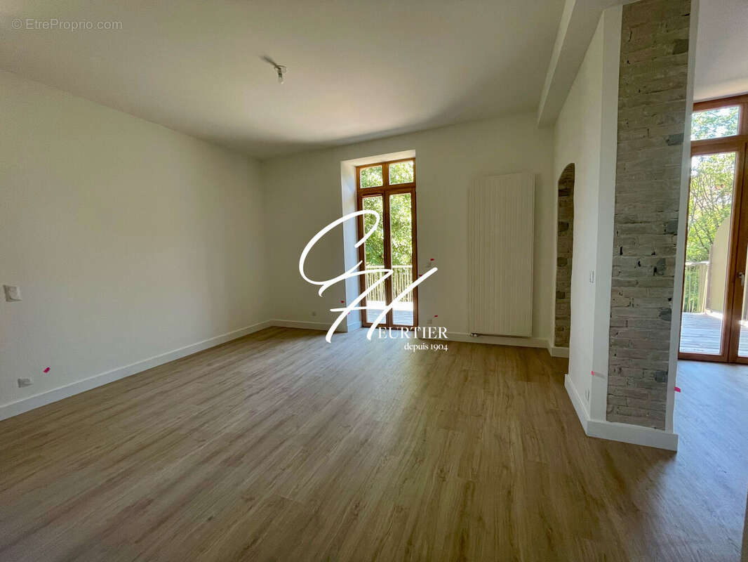 Appartement à LE PONT-DE-CLAIX