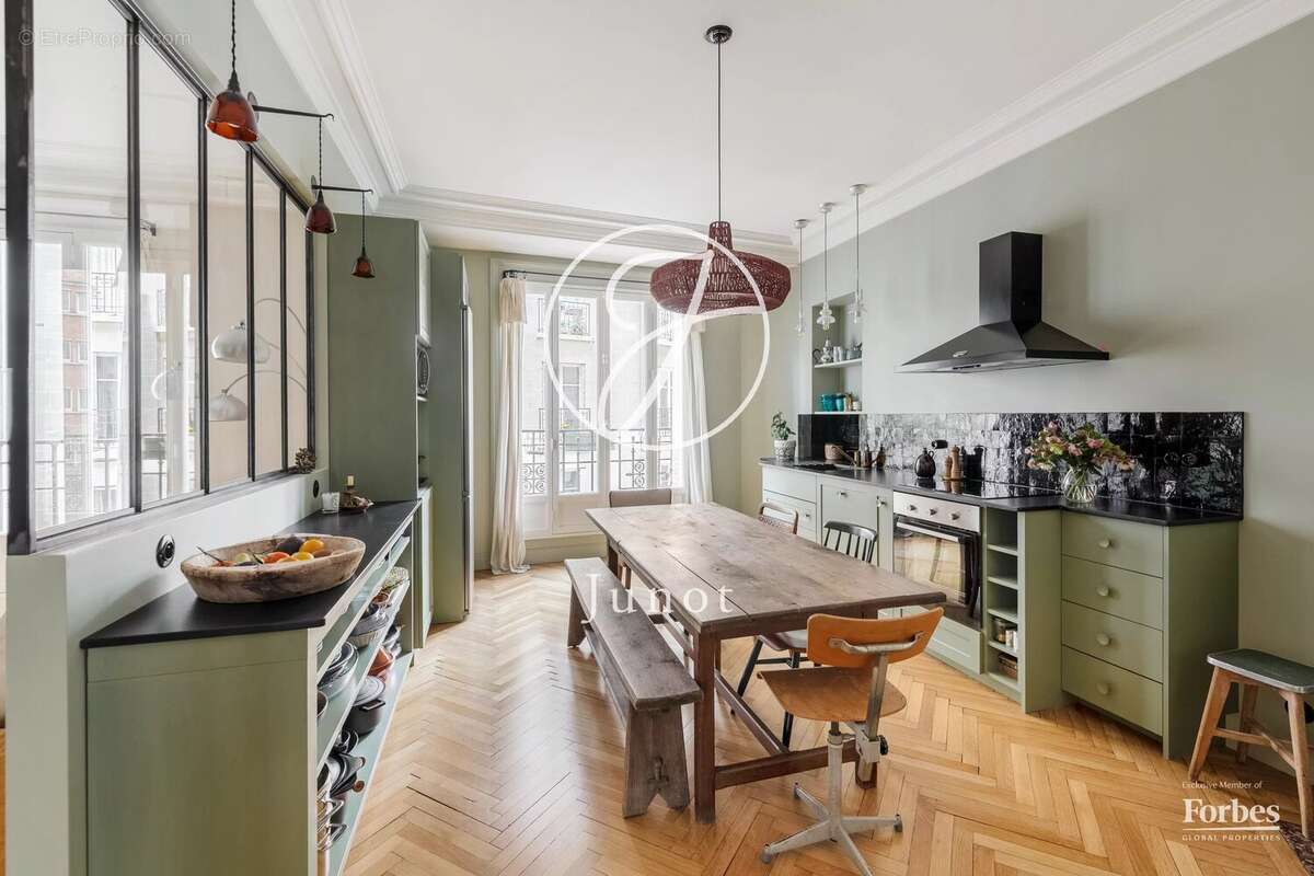 Appartement à PARIS-18E