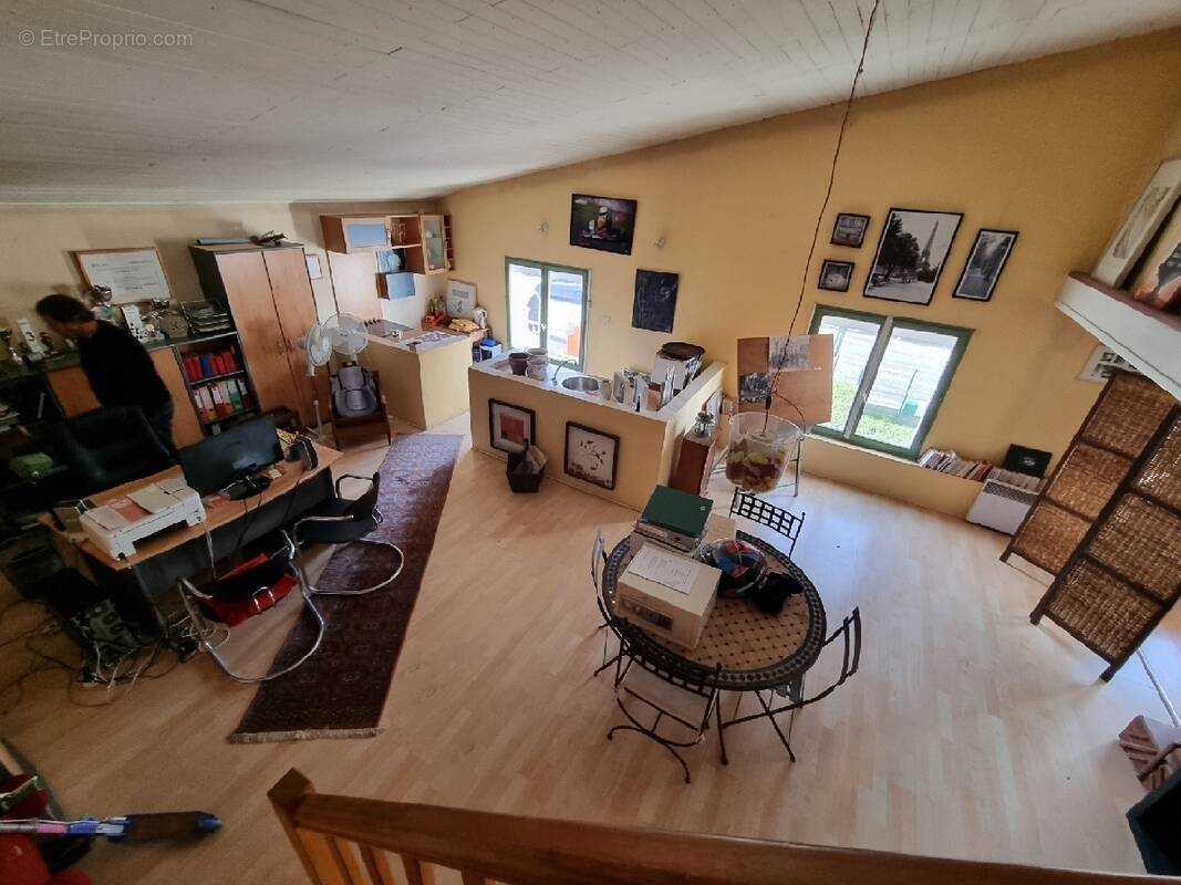 Commerce à OZOIR-LA-FERRIERE