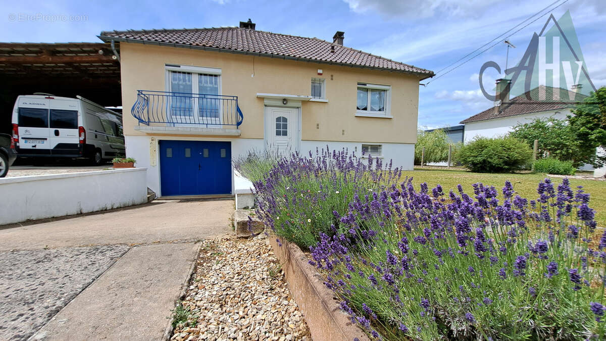 Villeneuve sur Yonne (89) - Pavillon de 107 m2 avec 3 chambres, belle véranda, sur sous-sol avec garage et bea - photo 14