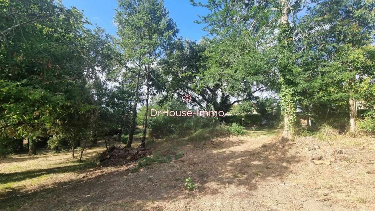 Terrain à MONTASTRUC-LA-CONSEILLERE