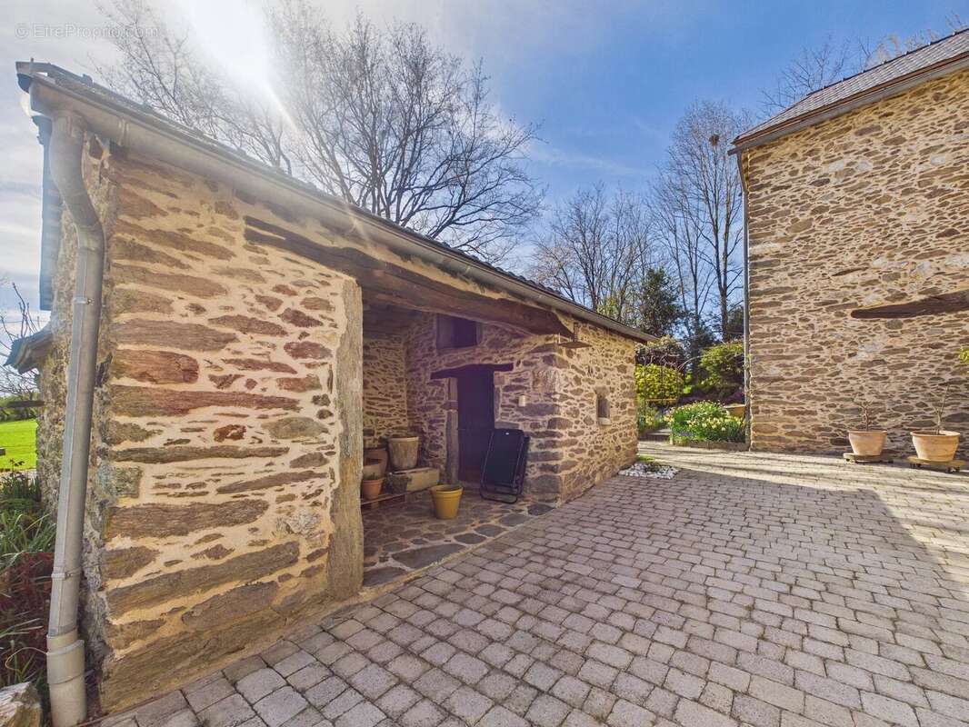 Maison à LA SALVETAT-PEYRALES