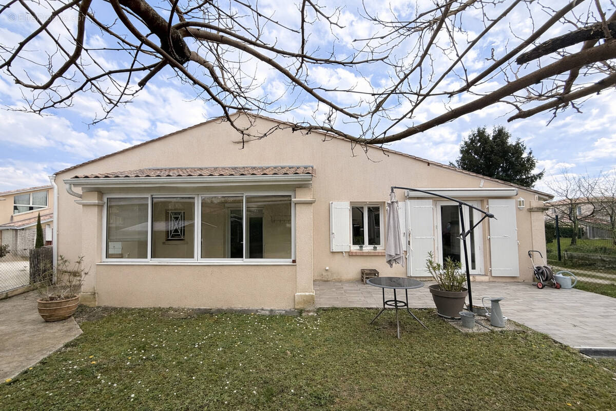 Maison à SAINT-YRIEIX-SUR-CHARENTE