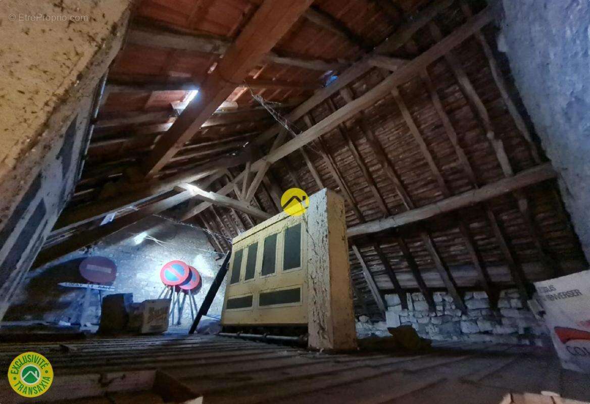 Maison à LUCAY-LE-MALE