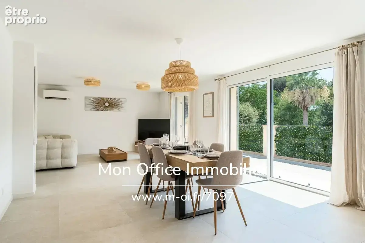 Référence : 7097-les. - appartement rénové à 100m de la mer t4 avec terrasse et parkings résidence calme à grimaud beauvallon - photo 5