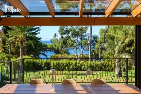 Maison 6 pièces 199 m² · à Carqueiranne · 199 m² · 2 500 000 €