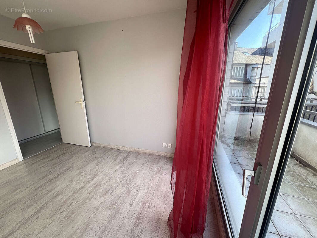 T5 de 98m², balcon terrasse, cave et parking - photo 2