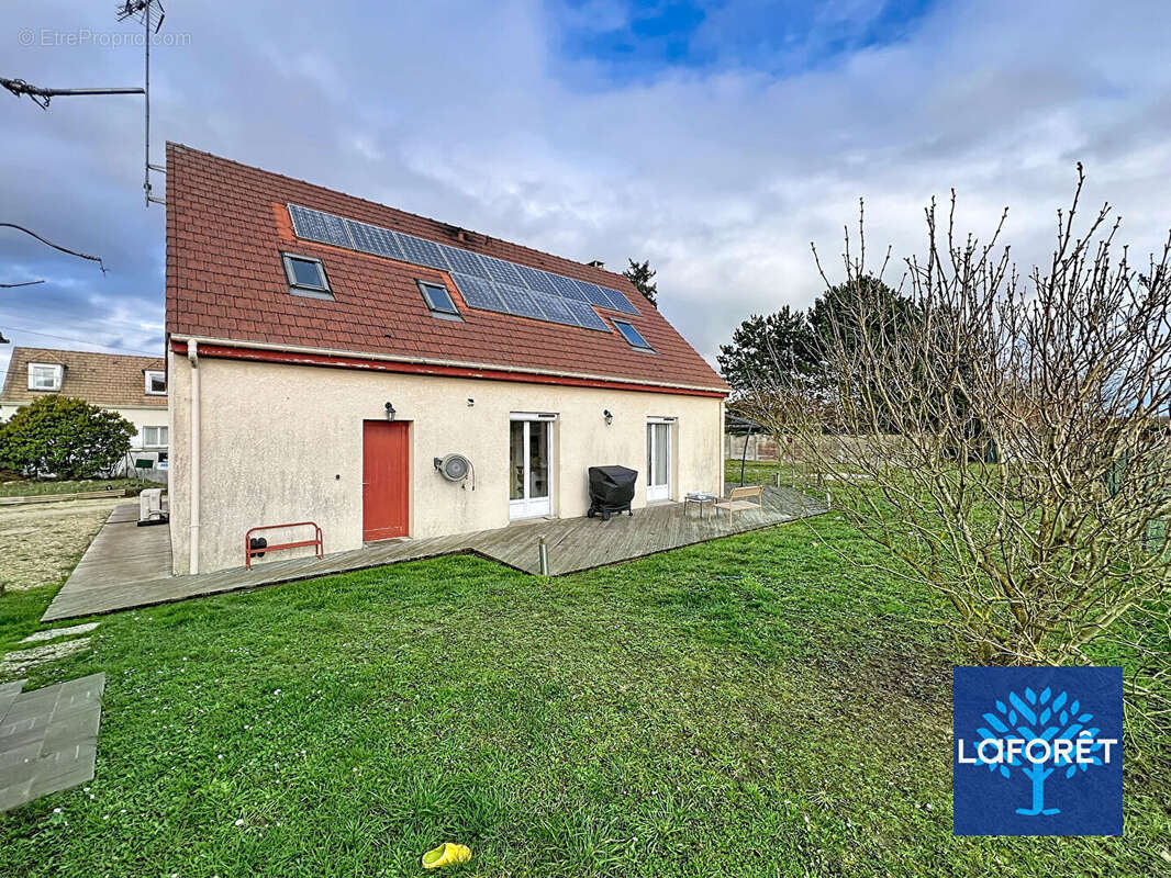 Maison à D'HUISON-LONGUEVILLE