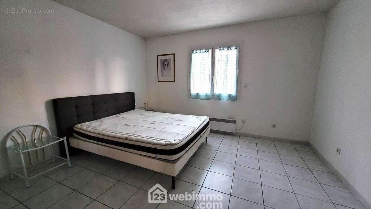 Une grande chambre avec penderie - Maison à LA TRANCHE-SUR-MER