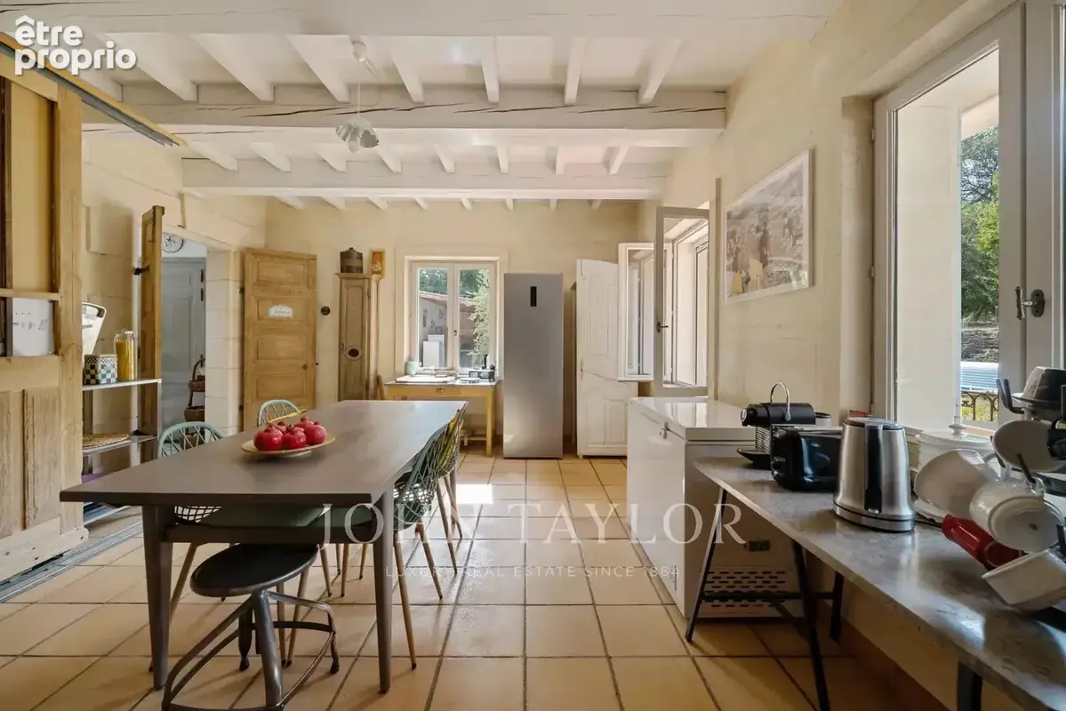 A VENDRE Propriété de charme au coeur du convoité "triangle d'or" du Luberon - photo 7