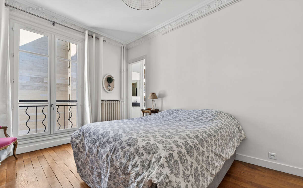 Appartement à PARIS-15E