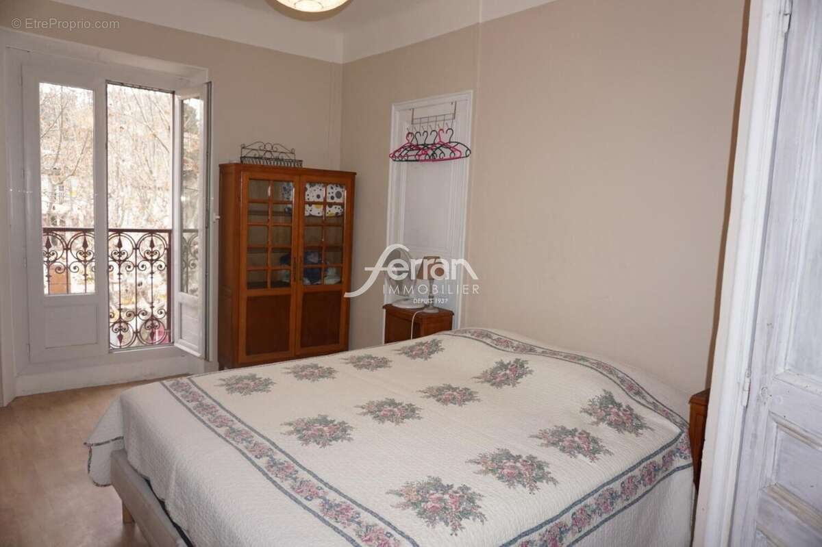 Appartement à SALERNES