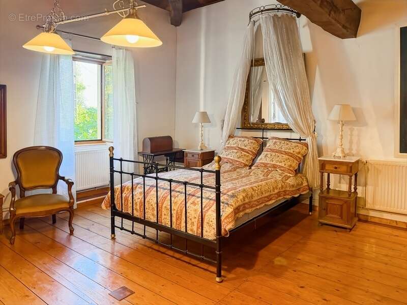 Maison à VIC-FEZENSAC