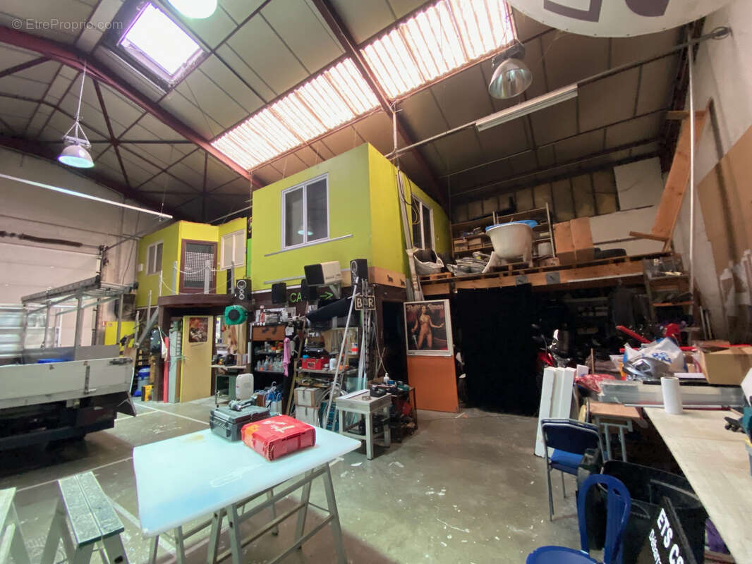 Commerce à SAINT-GENIS-LAVAL