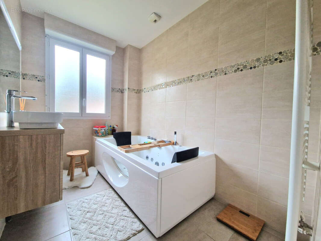 Maison à CRECY-LA-CHAPELLE