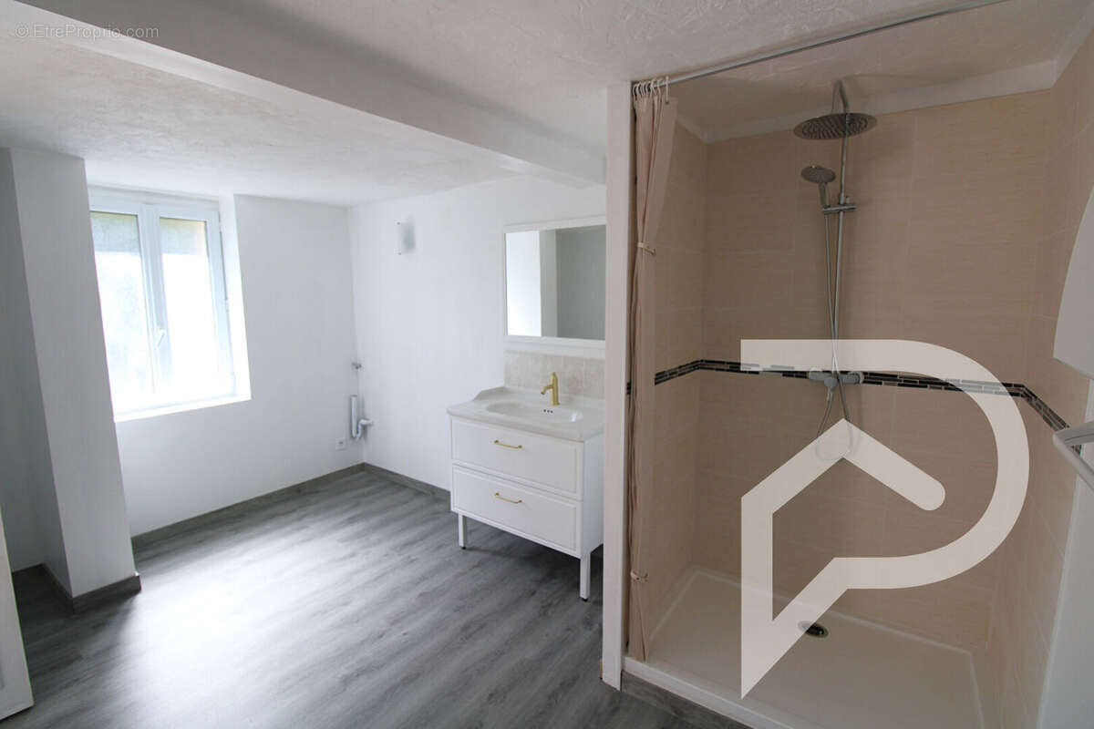 Maison à MAIGNELAY-MONTIGNY