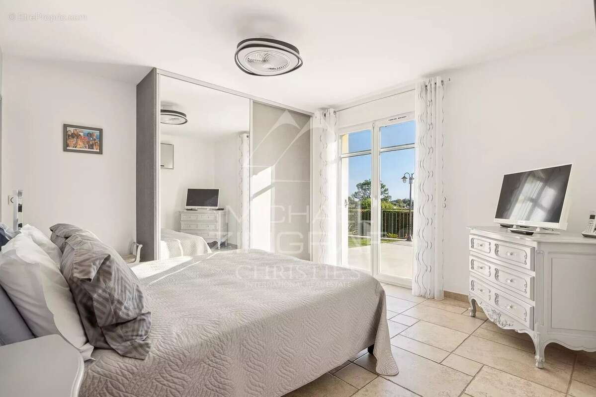 Maison à SAINT-LAURENT-DU-VAR