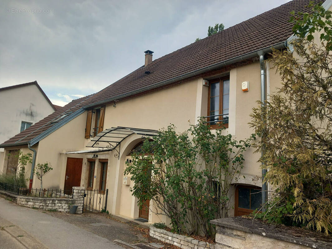Maison 3 pièces 143 m² · à Authume · 143 m² · 260 000 €