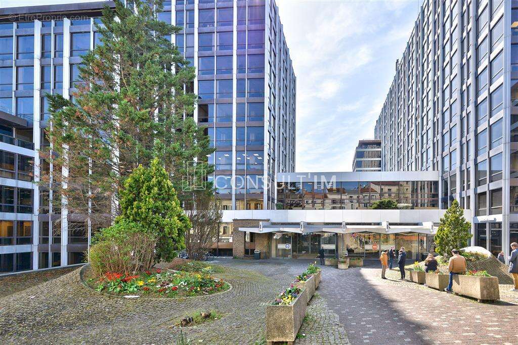 Commerce à SAINT-CLOUD