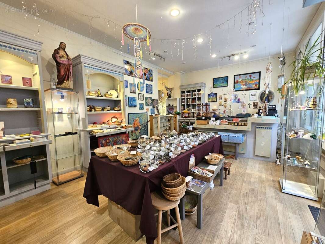 boutique - Commerce à PARIS-11E