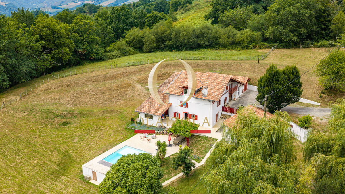 Maison à LOUHOSSOA