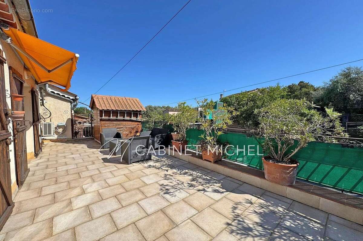 Appartement à ROQUEFORT-LES-PINS