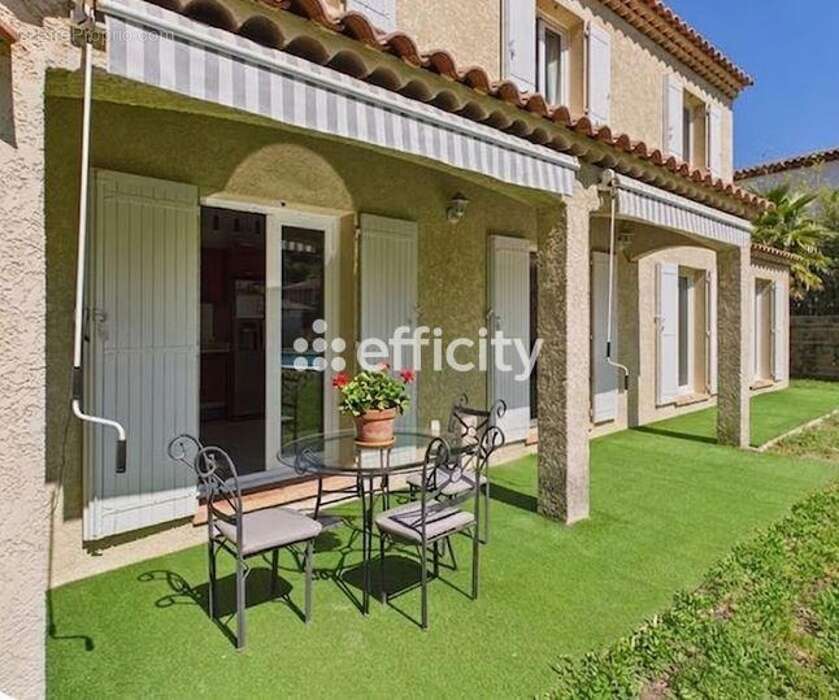 Maison à SAINT-CHAMAS