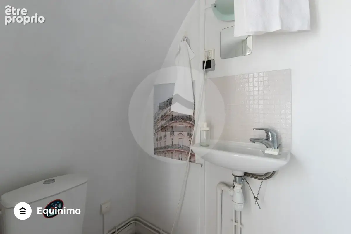 Studio de 10m2 au 6ème et dernier étage, avenue Marceau. - photo 4