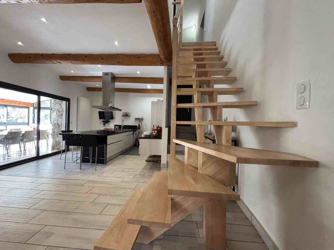 Maison à SAINT-ROMAN-DE-CODIERES