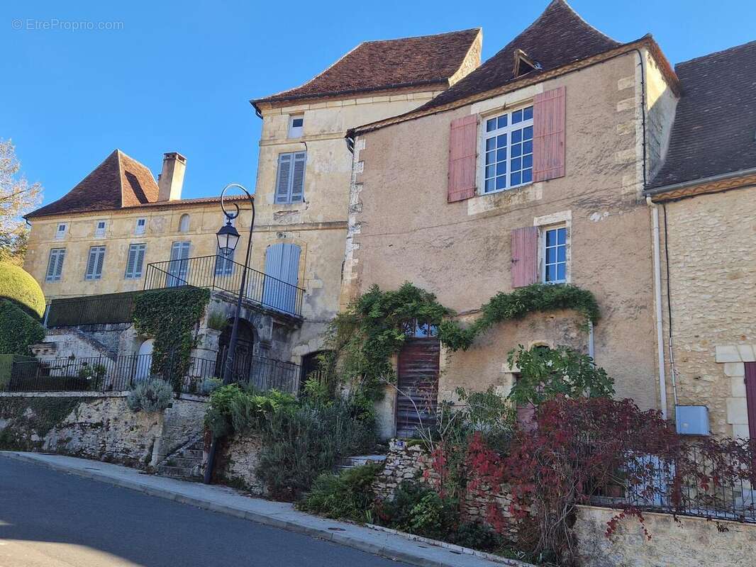 20251015114619 - Maison à LE BUGUE