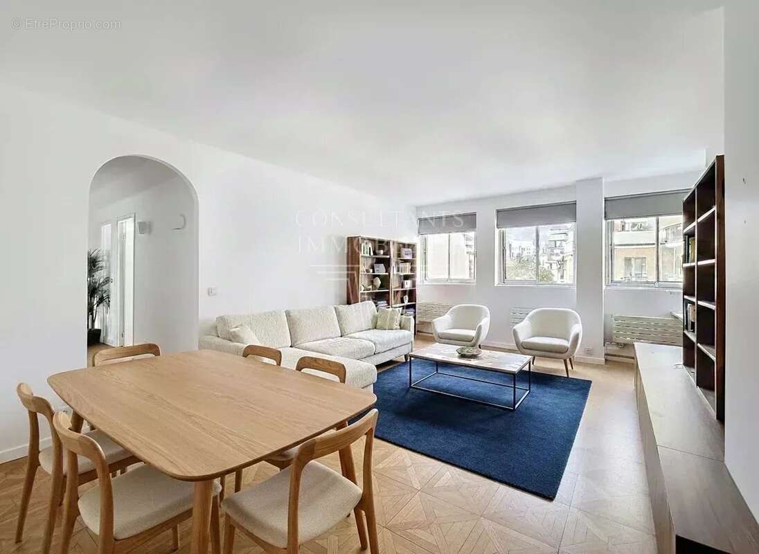 Appartement à PARIS-16E