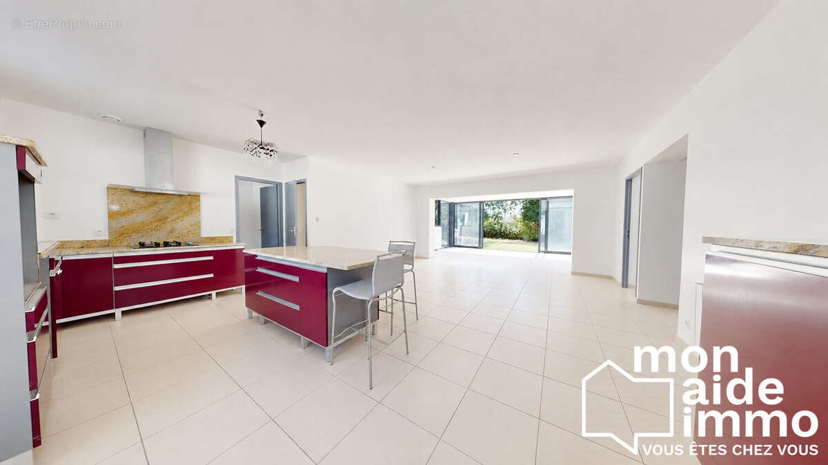 Maison 130 m² à Carignan-De-Bordeaux  - photo 6
