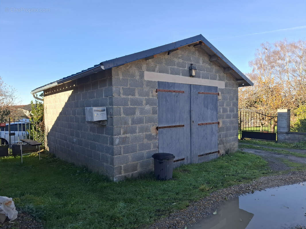 Maison à SAINT-YRIEIX-LA-PERCHE