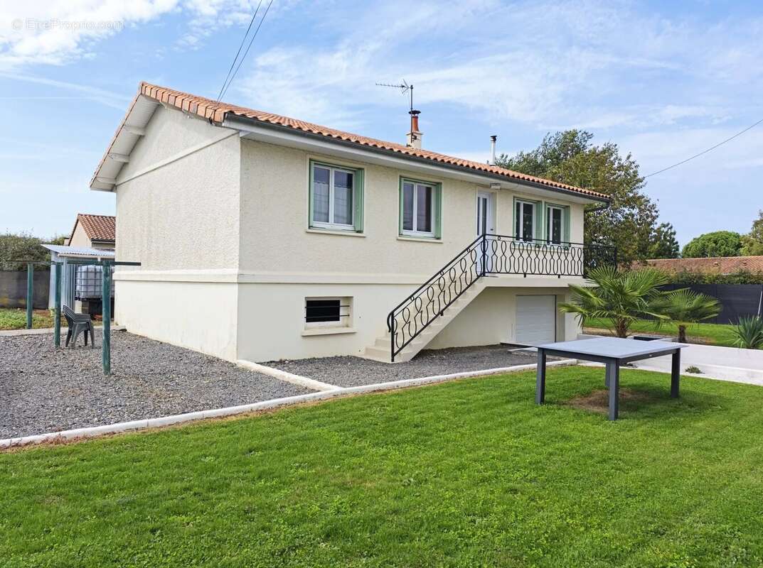Maison à FLEURE