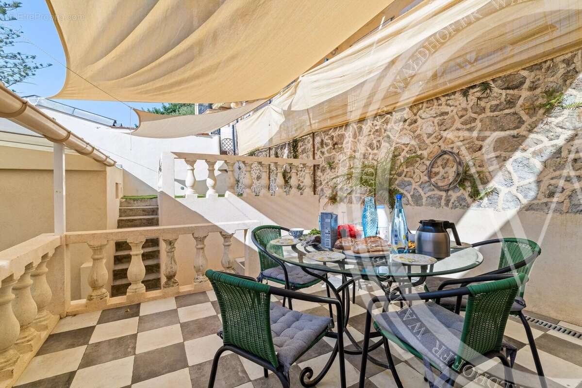 Roquebrune-Cap-Martin - Appartement rare au dernier étage avec vue sur la mer, à quelques minutes de Monaco - photo 3