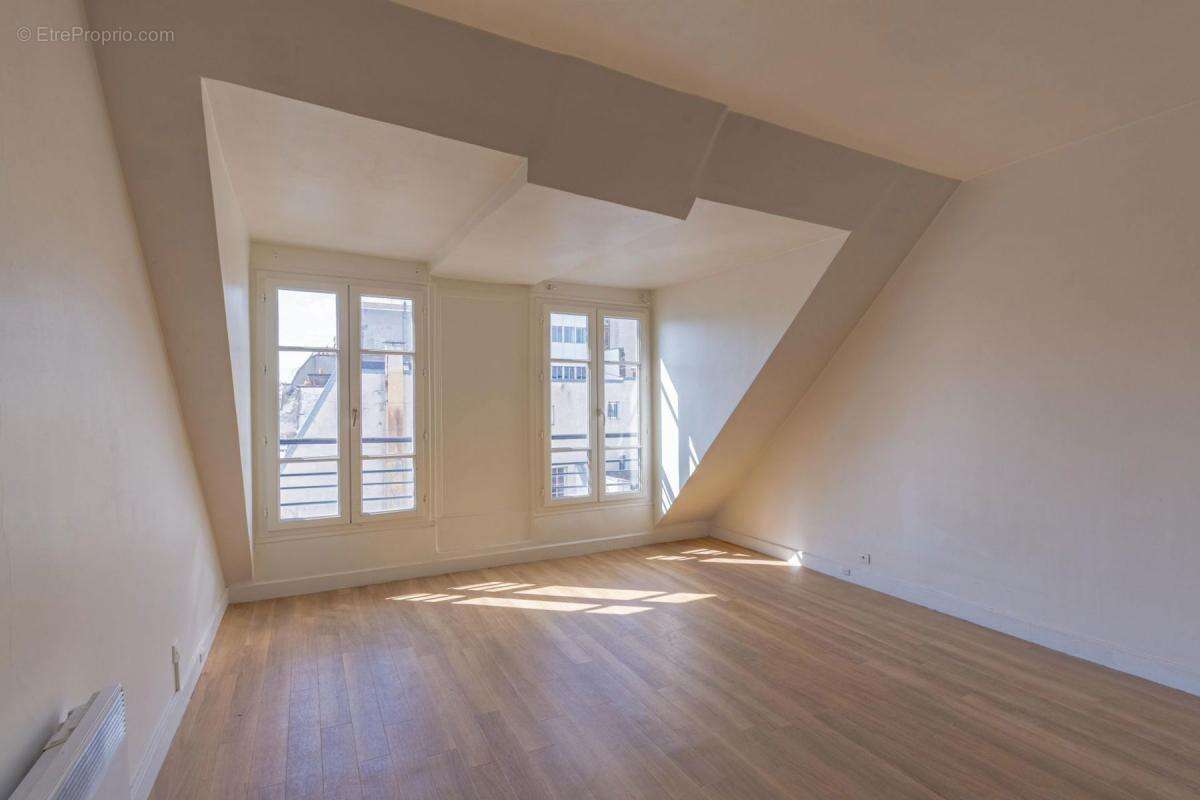Appartement à PARIS-3E