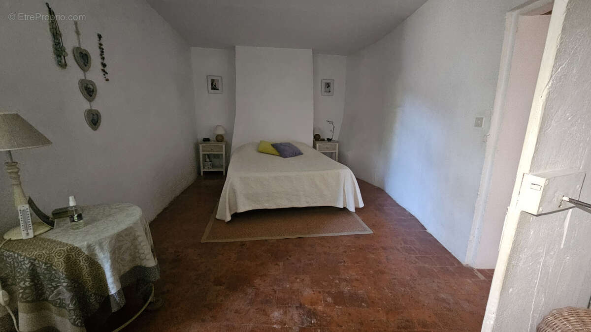 Maison à VILLES-SUR-AUZON