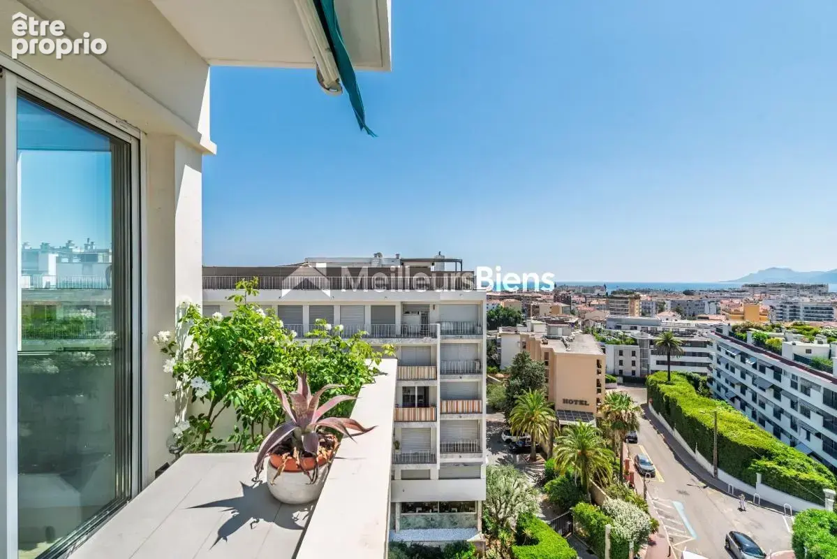 Cannes bas Montfleury : Duplex en penthouse avec grand roof-top et très belle vue mer - photo 14