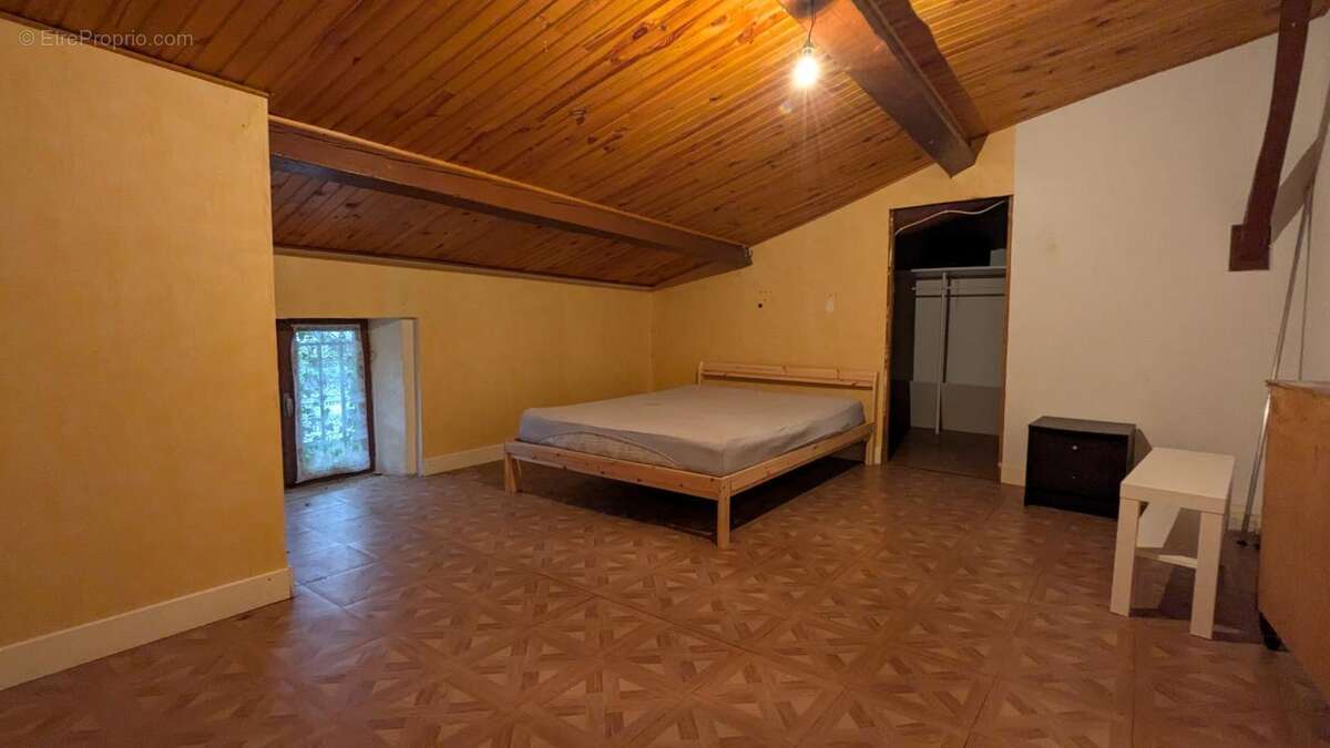 Maison 199 m² à Saint-Remy-Sur-Durolle  - photo 14