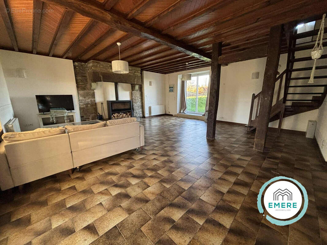 Maison à SAINT-AUBIN-DE-TERREGATTE