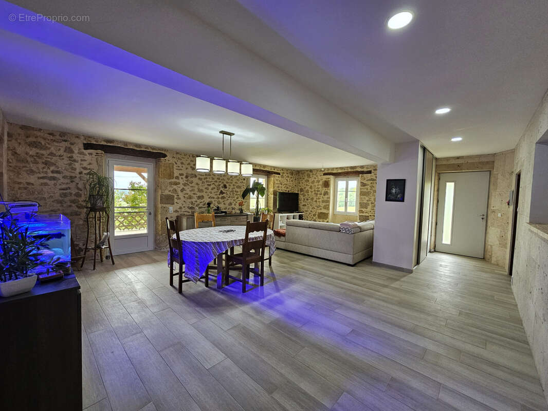maisons de 315m2  avec 4ha à vendre - photo 3