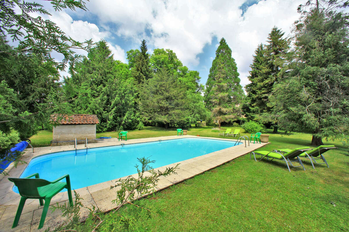 Maison à CHAMPAGNAC-DE-BELAIR