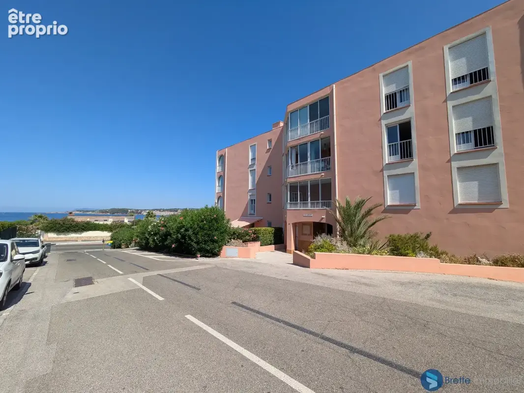 Six fours les plages t2 vue mer avec cave et garage - photo 2