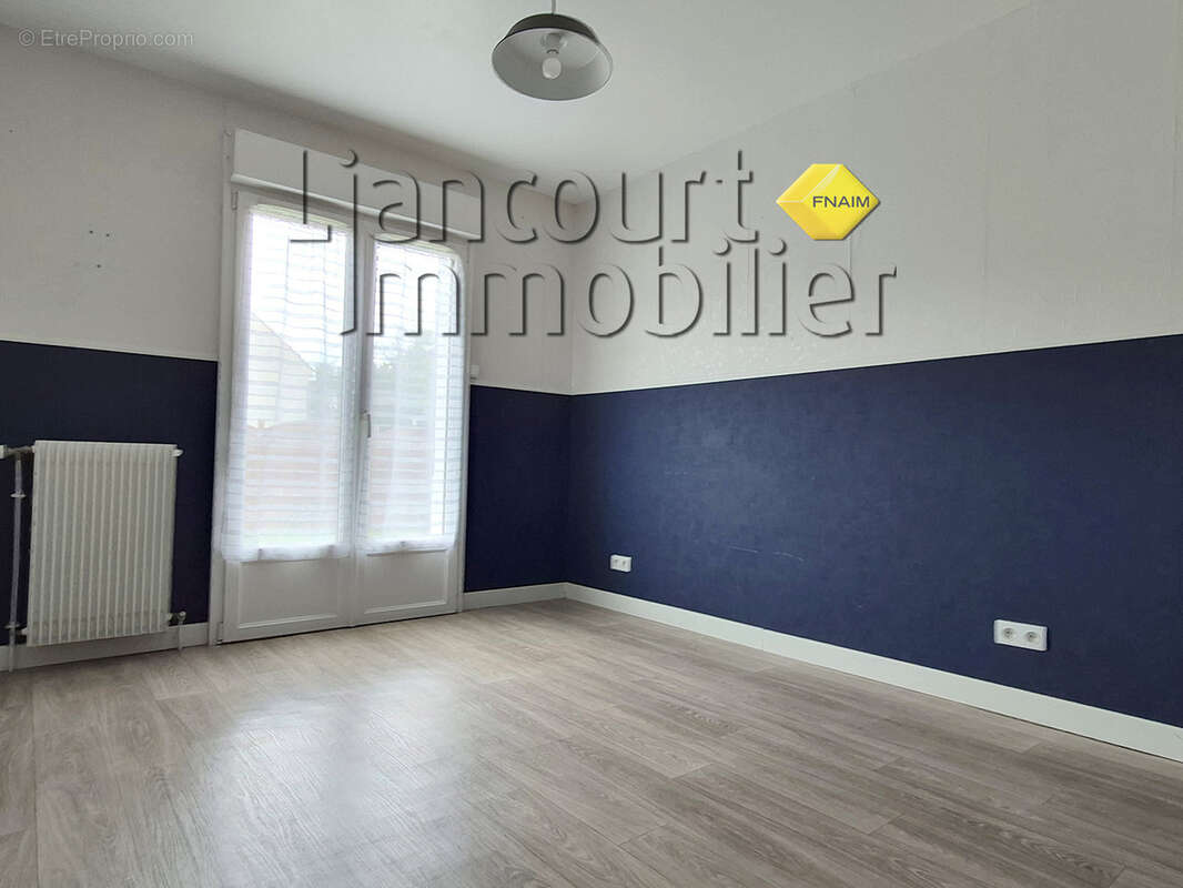 Maison à LONGUEIL-ANNEL