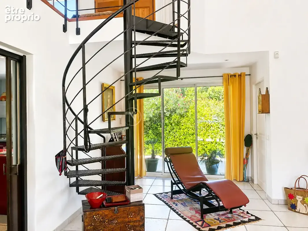 Maison  d'architecte avec piscine et dépendance. - photo 12