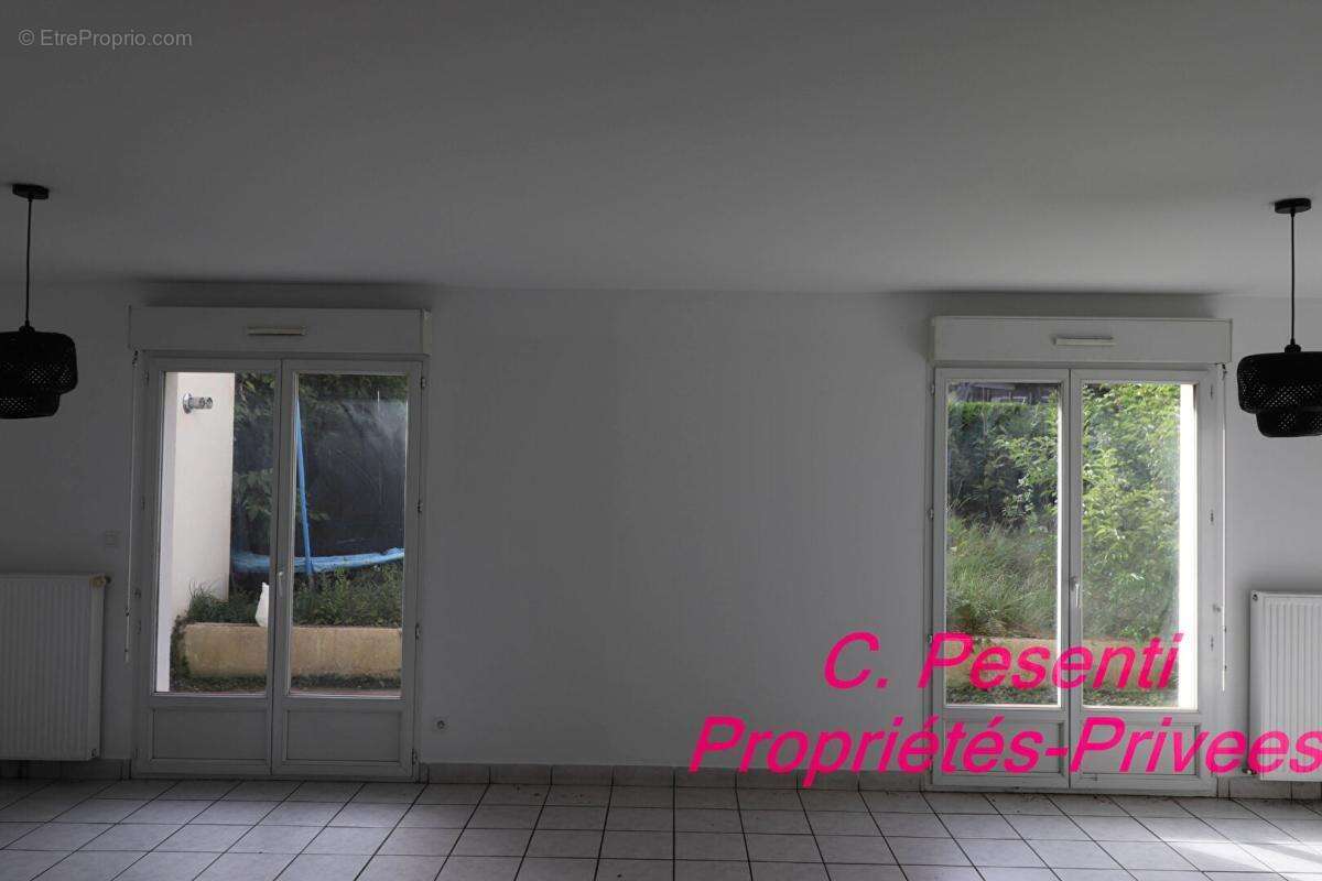 Maison à SAINT-THIBAULT-DES-VIGNES