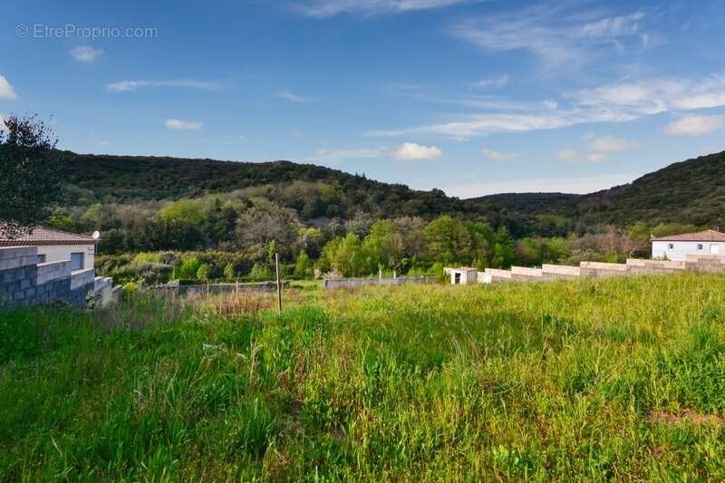 Terrain à SAINT-NAZAIRE-DE-LADAREZ