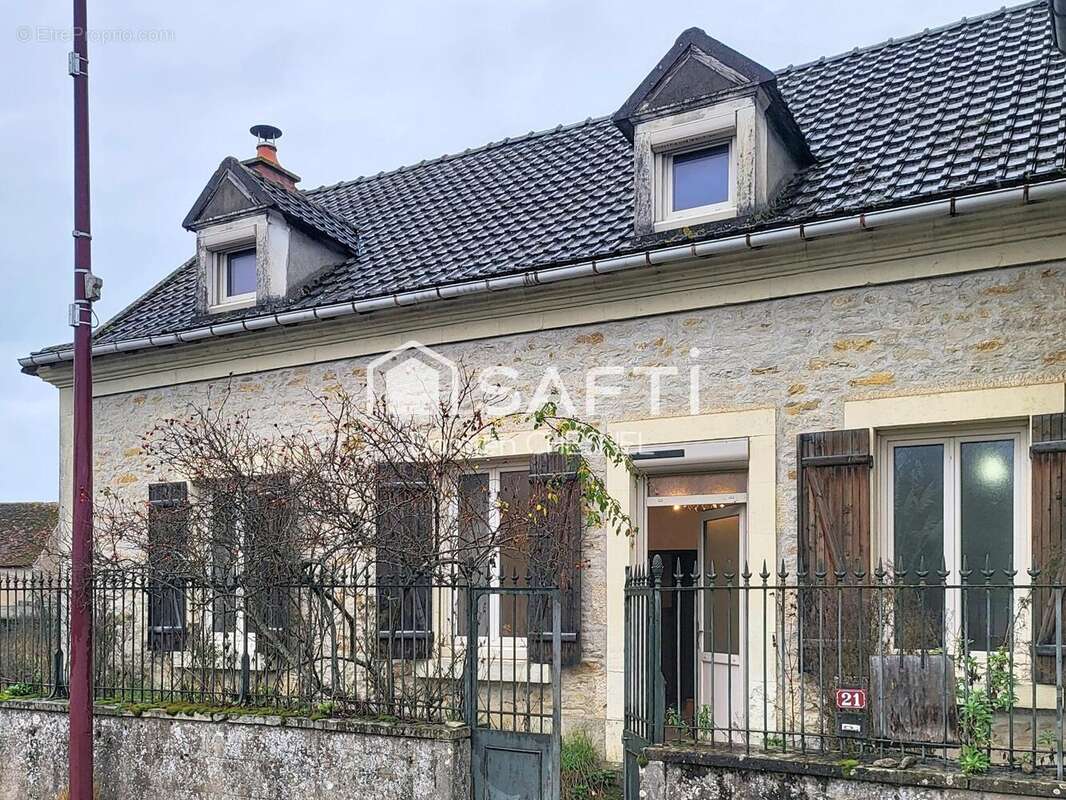 Maison 110 m² à Bessais-Le-Fromental  - photo 2