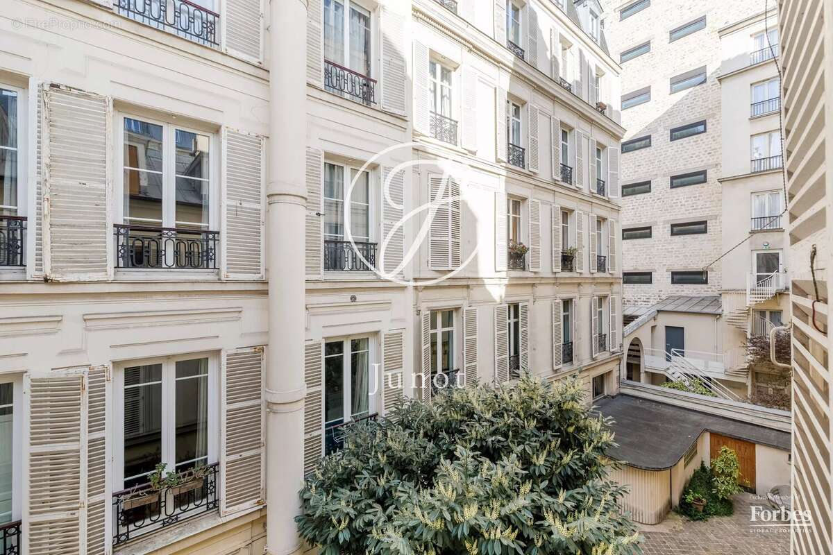 Appartement à PARIS-8E